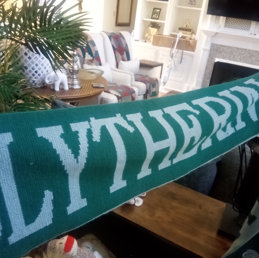 Universal Studios Wizarding World Slytherin Reversible Scarf